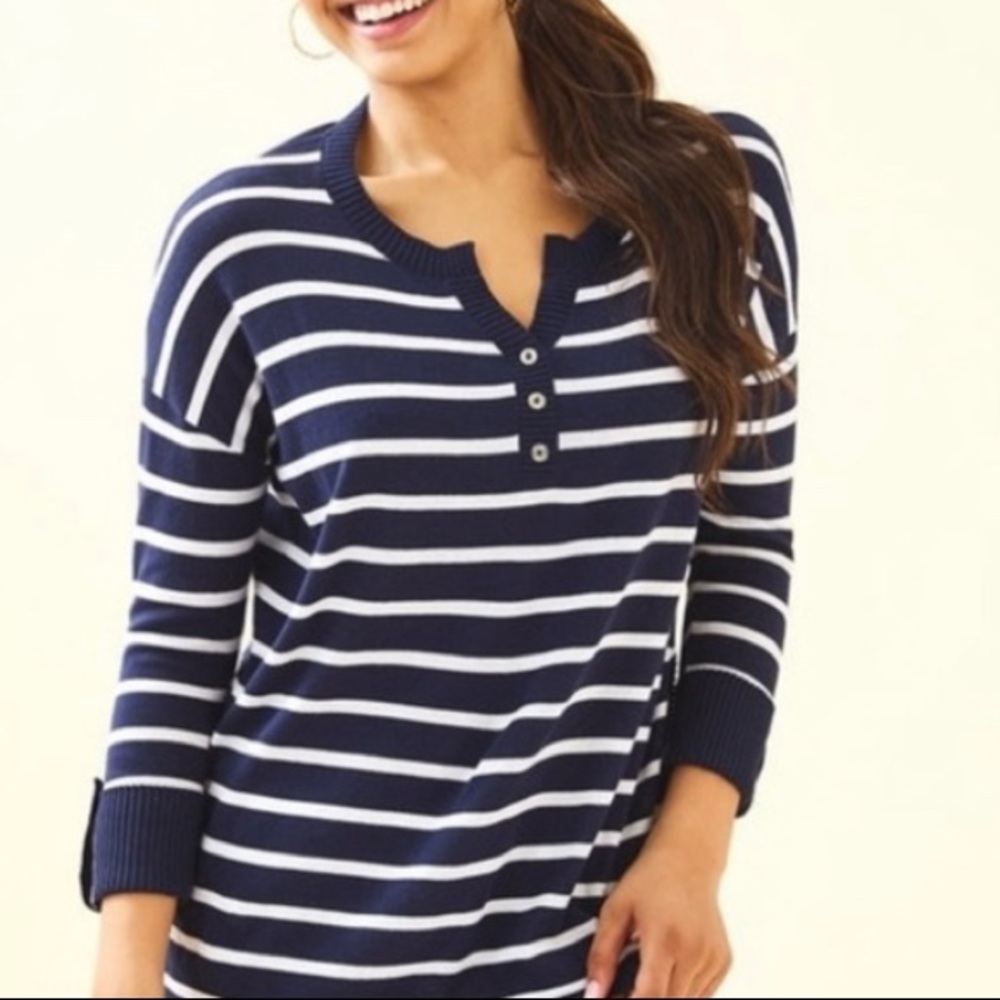 Lily Pulitzer Faraway NWT sweater is in perfect condition, ready for a new home!